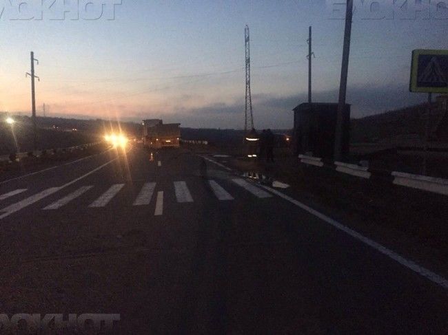 В Вадул-луй-Водэ мужчина бросился под колеса грузовика.