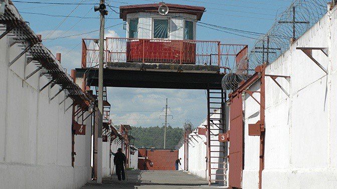В результате ЧП были убиты три охранника и 29 заключенных.