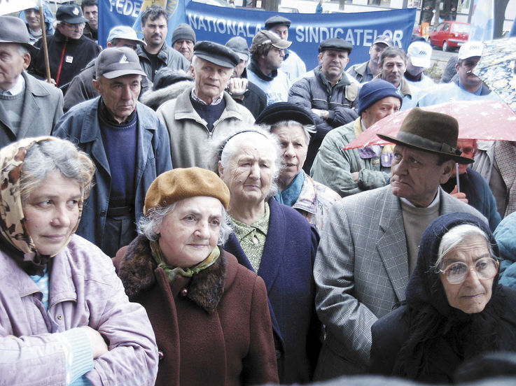 Câți bătrâni primesc pensii mai mici decât minimul de existență