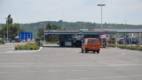 Moldoveni întorşi din drum spre UE şi Rusia. Foto: Serviciul Vamal