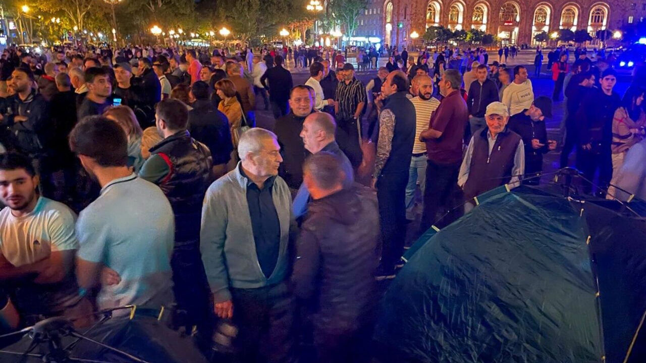В Ереване продолжаются митинги.
