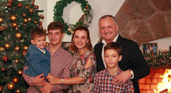 Dodon, de Crăciun: Haideți să păstrăm tradițiile frumoase. Foto: facebook.com