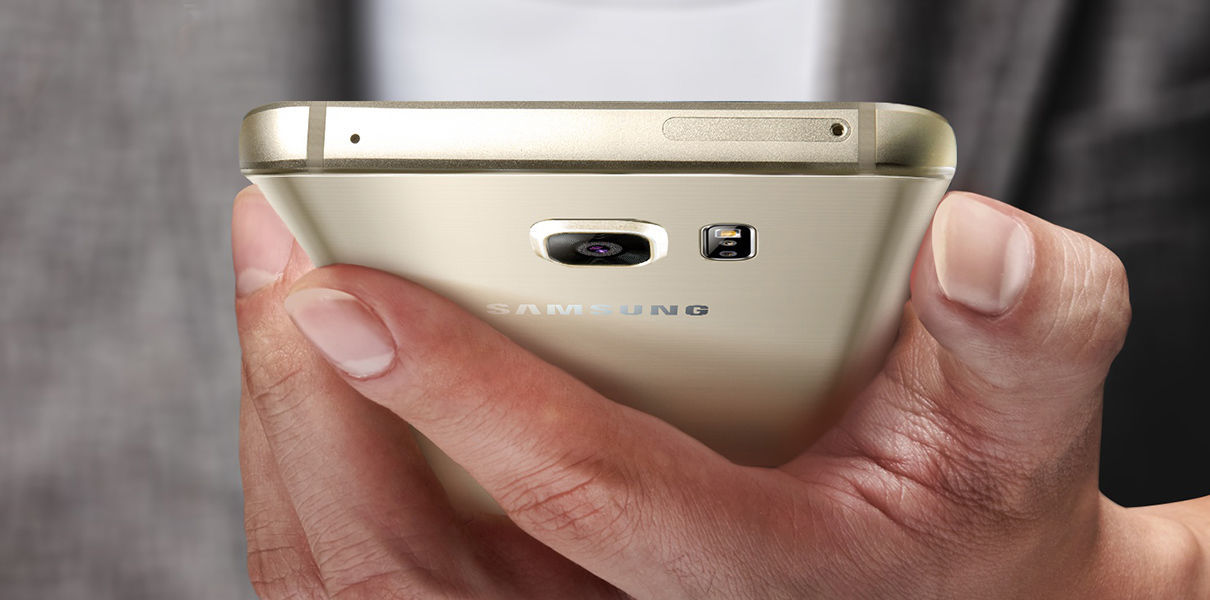 Компания Samsung разработала смартфон со встроенным алкотестером.