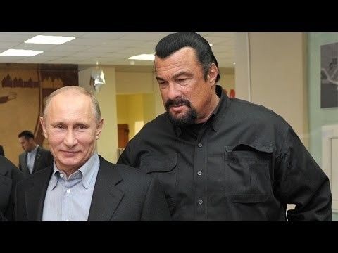 Putin i-a acordat cetățenia rusă lui Steven Seagal. Foto: ActiveNews.ro