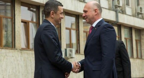 Vladimir Voronin a întrebat, în cadrul ședinței plenare a Parlamentului, în baza cărei legi sau dispoziții au loc aceste ședințe comune. Foto: gov.md