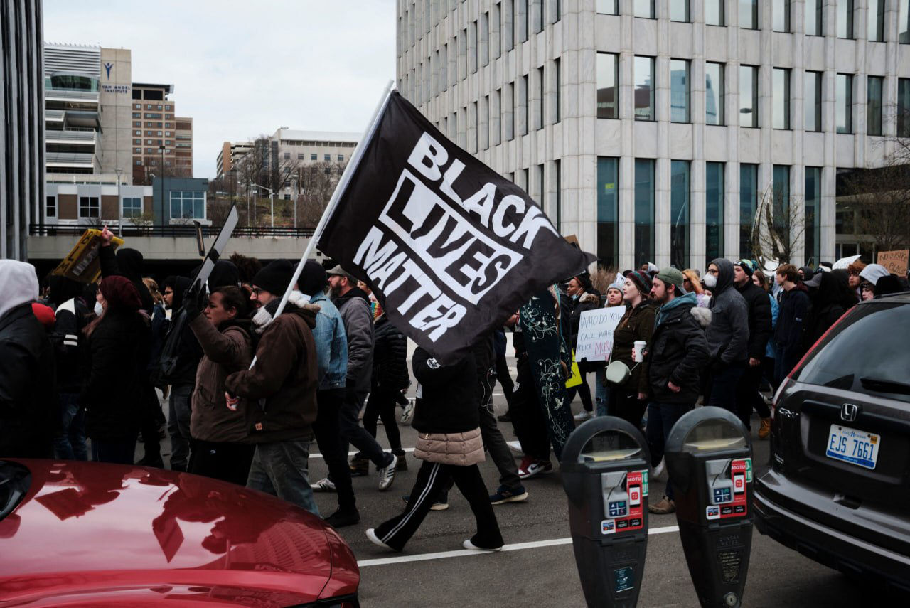 Black Lives Matter: Отменить всех полицейских. 