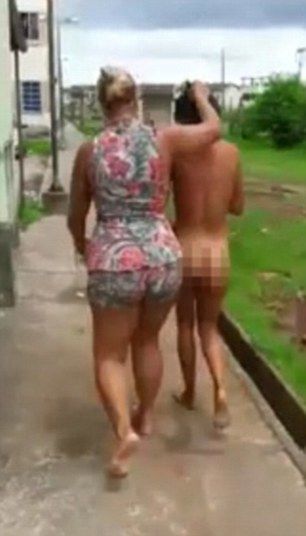 O femeie şi-a prins soţul în pat cu amanta. Toată răzbunarea, filmată. Foto: captură video