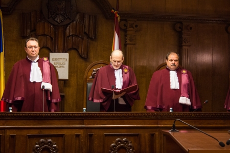 Limitarea imunităţii judecătorilor în cazul săvârşirii de către aceştia a infracţiunilor de corupere pasivă este recunoscută constituţională.