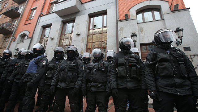 ЕС осудил нападения неонацистов на учреждения РФ в Киеве. Фото: ria.ru