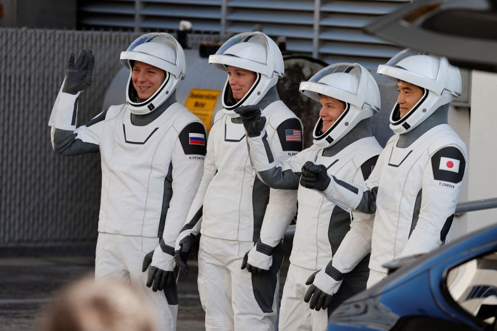SpaceX a amânat zborul echipajului care trebuia să înlocuiască astronauții NASA pe SSI.