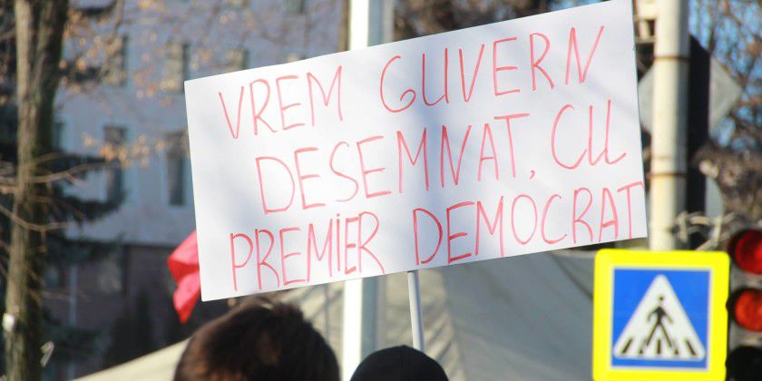 На митинг за Плахотнюка свозили людей с психическими отклонениями