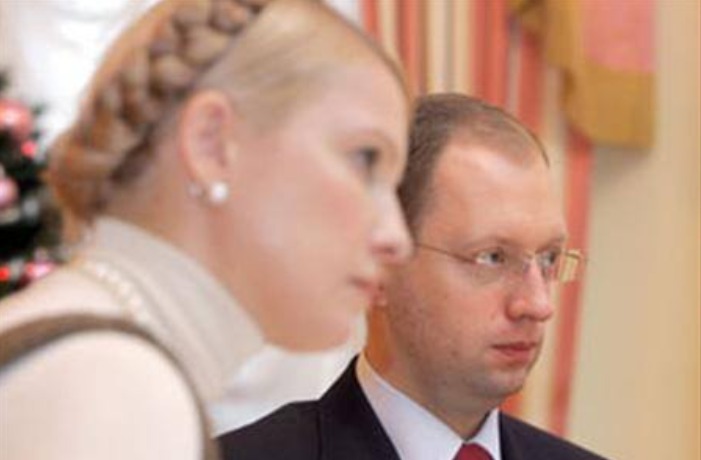 Против Юлии Тимошенко во главе списка выступили премьер-министр Украины Арсений Яценюк и экс-секретарь СНБО Андрей Парубий.