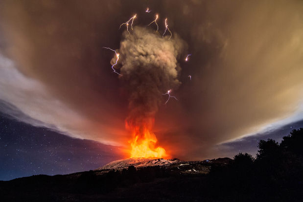 Cel mai mare și activ vulcan din Europa a erupt din nou. Foto: wired.com
