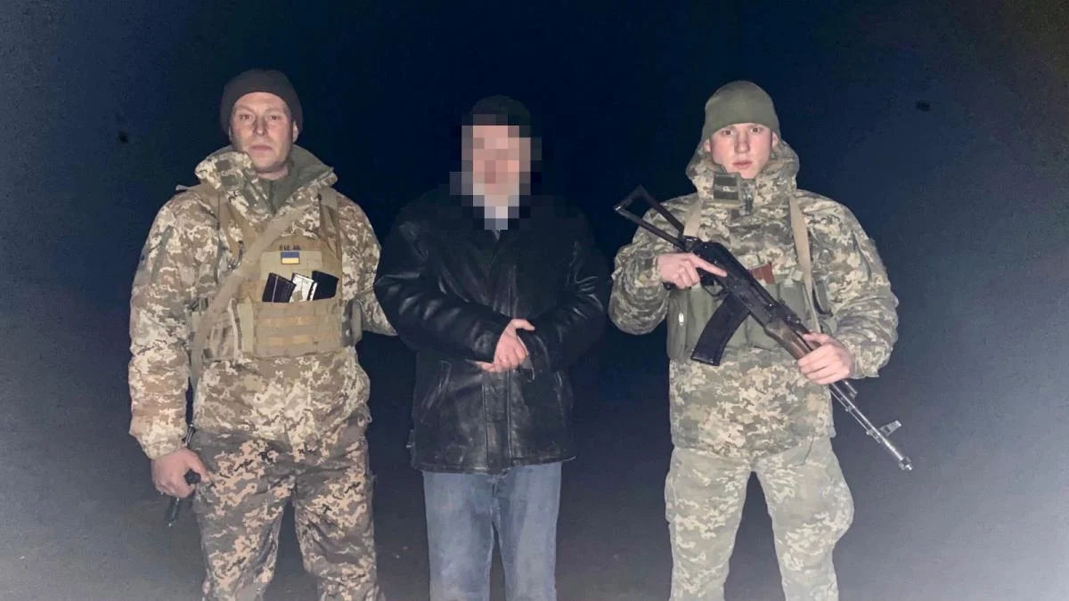 Мужчина не мог самостоятельно выбраться, а потому звал на помощь пограничников.