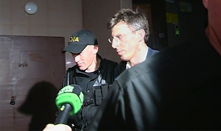 25 мая после обысков в примэрии и в доме главы Кишинева был офицерами НЦБК Дорин Киртоакэ.