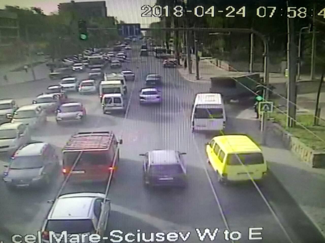 НИП призывает водителей избегать движения по улицам с пробками.