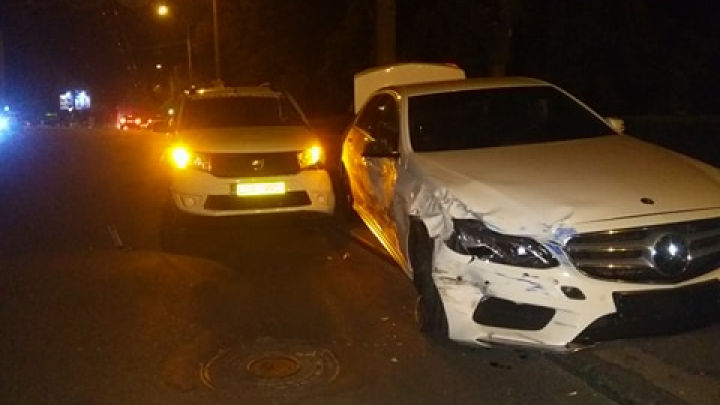 Doi șoferi nu au putut „împărți” strada. Unul dintre ei, la spital. Foto: publika.md.