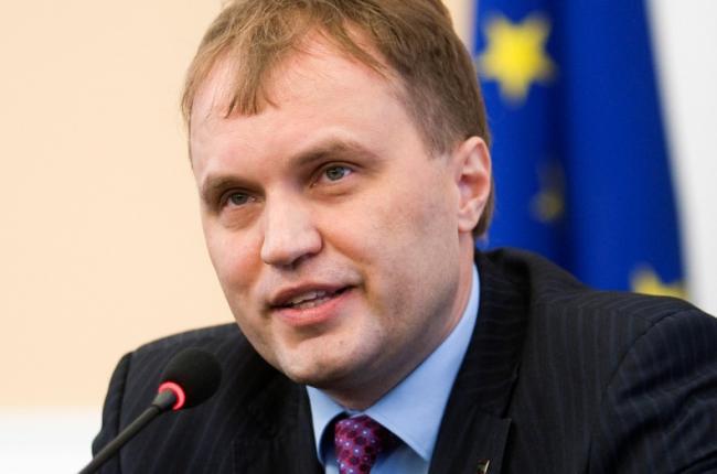Лидер тираспольской администрации, утверждает, что внешнеполитические приоритеты Кишинева состоят «в передаче власти в той или иной форме Брюсселю или, возможно, даже Бухаресту».