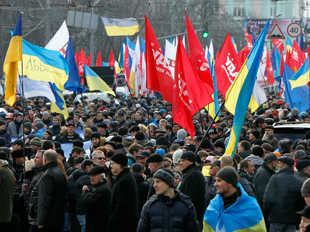 Проход митингующих с Михайловской площади в парк Шевченко по Владимирской улице был абсолютно свободен. Фото: Reuters