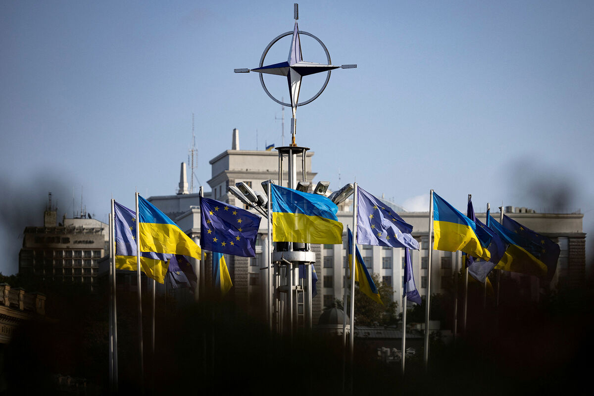 В НАТО достигли согласия по 40 млрд евро на поддержку Украины.