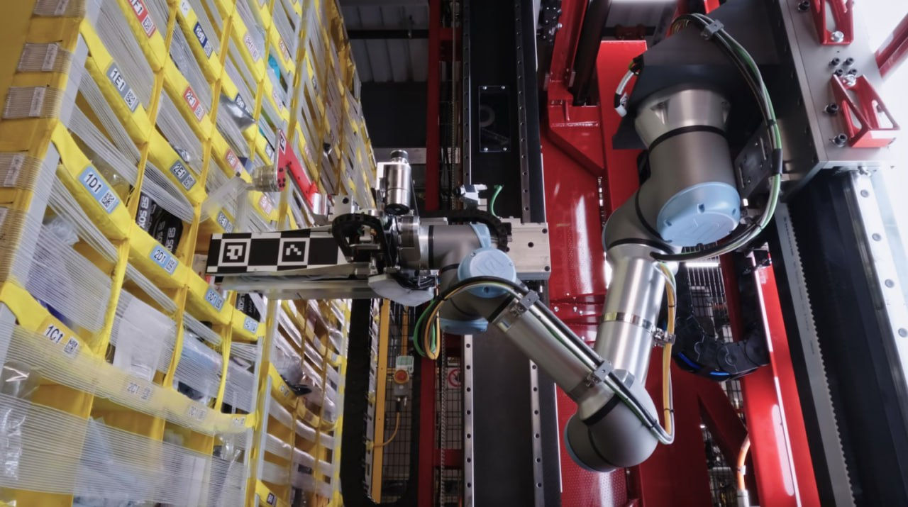 Amazon a prezentat primul robot hamal din lume capabil să simtă obiectele.