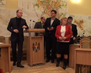 Ședința Consiliului Municipal Chișinău din această dimineață a fost întreruptă după ce fracțiunea Partidului Socialiștilor a blocat tribuna.
