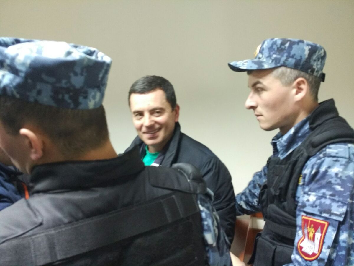 Чимпоеша подозревают в служебной халатности, повлекшей тяжкие последствия. 