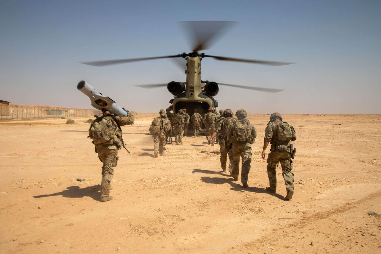 NATO își retrage temporar contingentul din Irak.