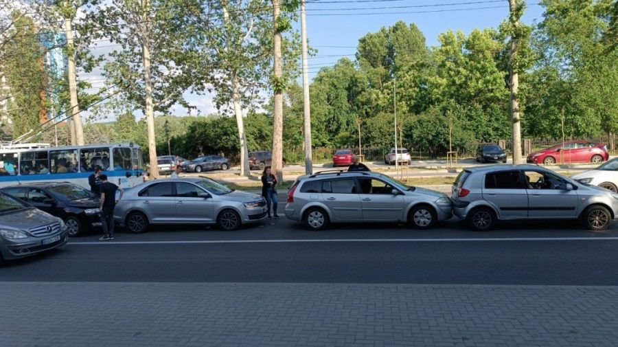 В цепную аварию на Буюканах попали четыре автомобиля.