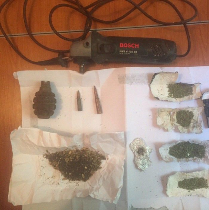 Doi frați prinși cu grenade, marijuana și bunuri furate. Foto: igp.gov.md