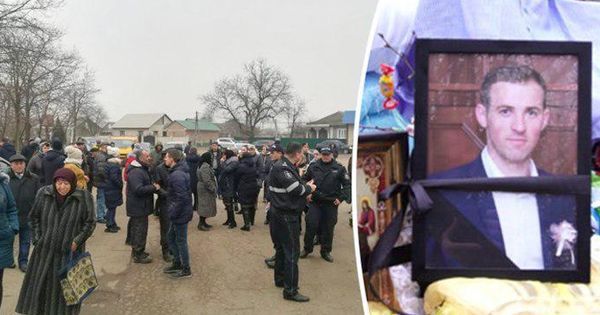 Жители села, где карабинер убил парня, вышли на протест. Фото: Point.md