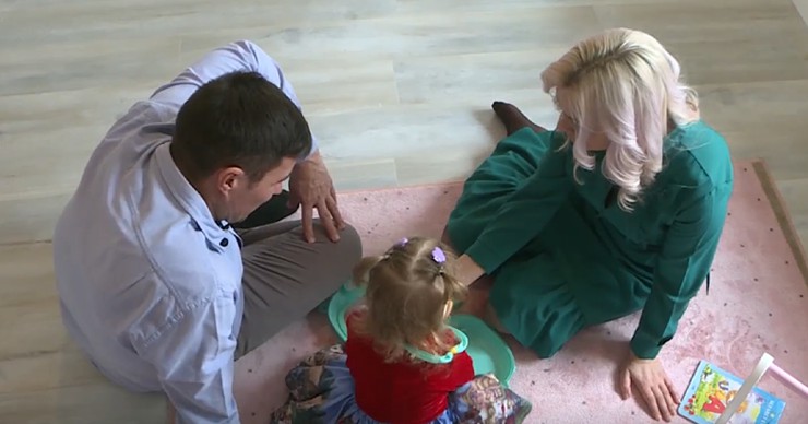 Более двухсот человек хотят стать профессиональными родителями для подростков из центров размещения.