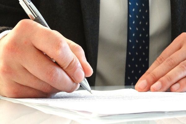 240.000 dolari pentru reprezentarea statului într-o instanță din SUA