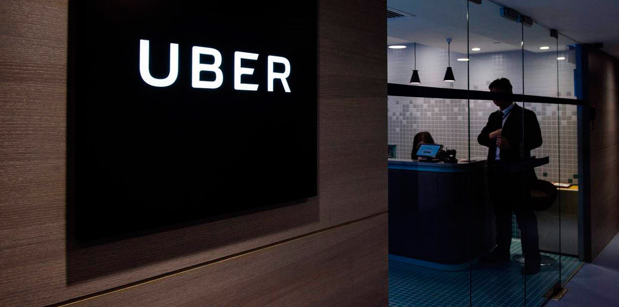 В Евросоюзе Uber приравняли к обычному таксопарку.