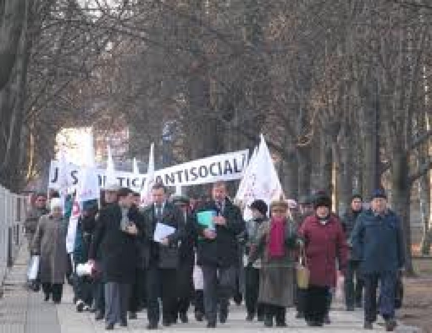 Liderul formațiunii este convins că numai Biserica mai poate convinge Guvernarea să renuțe la această lege.