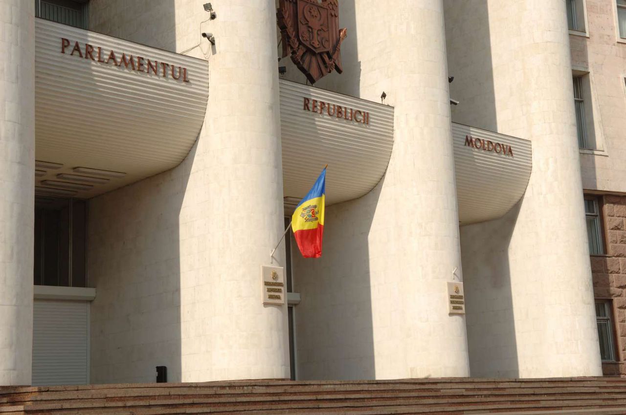 Граждане Молдовы хотят правительство и парламент, которые смогли бы обеспечить им достойную жизнь.