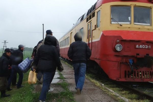 Дизель-поезд, ехавший из Бессарабки в Кагул, врезался в автомобиль.