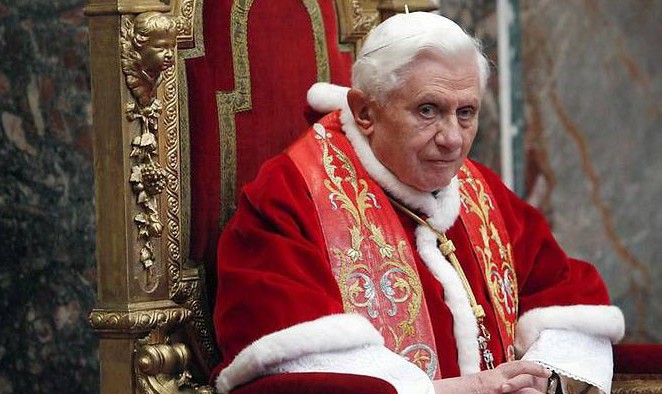 Vorbind timp de 35 de minute, fără să menţioneze experienţa sa la Conciliul Vatican II, Papa, care va demisiona la 28 februarie, a declarat că "trebuie să lucrăm pentru ca adevăratul Conciliu să se realizeze şi Biserica să se reînnoiască".