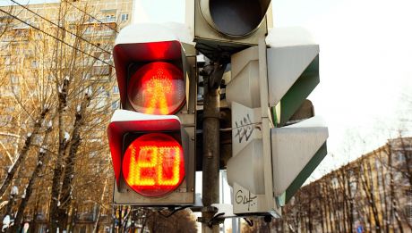 И водители, и пешеходы говорят, что новые светофоры видно издалека.