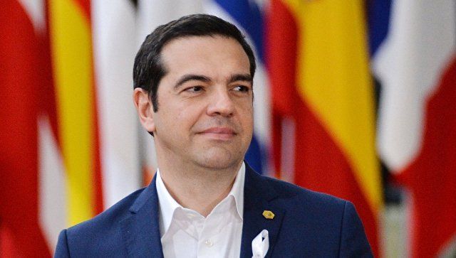 Ципрас пообещал начать носить галстук.