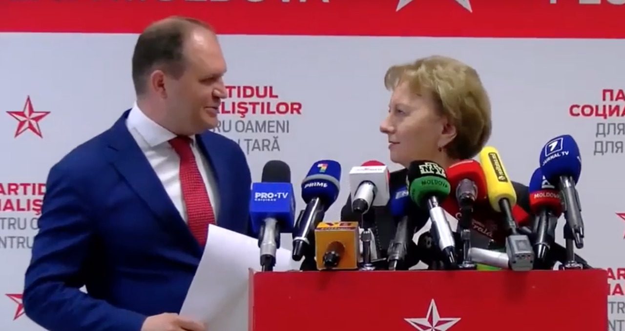 Гречаный возмутилась, когда Чебан заговорил на брифинге на русском.