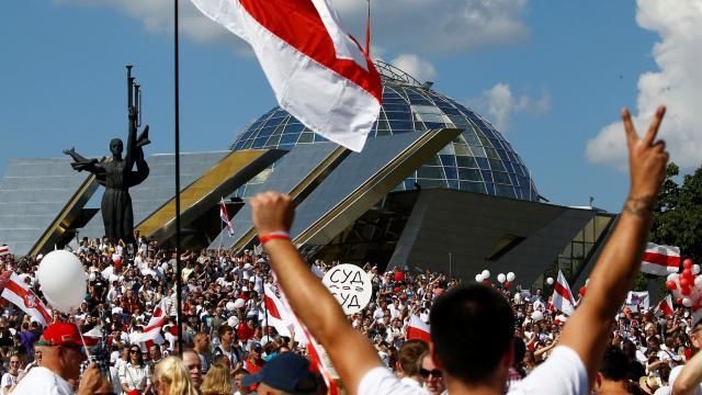 В Минске проходят акции сторонников Лукашенко и оппозиции.