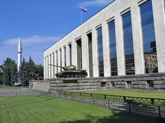 Выставка продлится до 1 июня 2015 г.