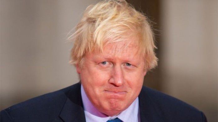 Ministrul britanic de Externe Boris Johnson a îndemnat britanicii să protesteze în faţa Ambasadei Rusiei din Londra, în semn de protest faţă de rolul Moscovei în Siria.