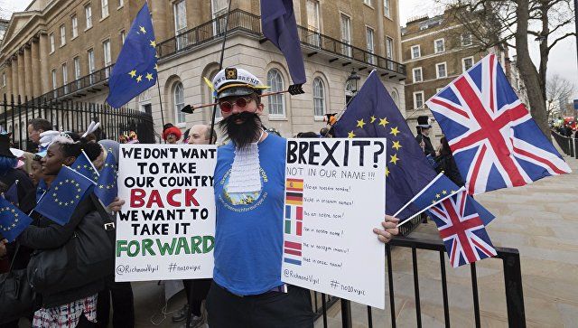 Граждане ЕС после Brexit смогут приезжать в Британию свободно, заявила Мэй.