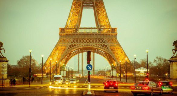 Le Figaro anunță pe prima pagină un atentat dejucat la Paris.