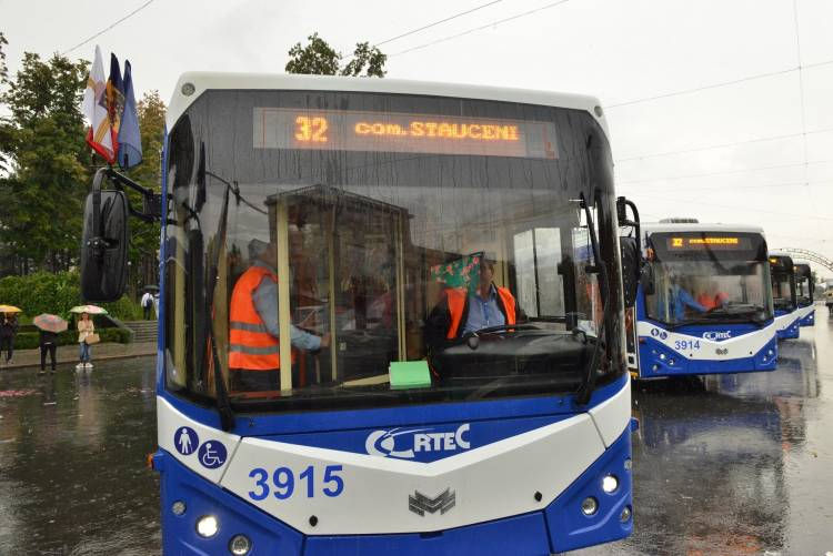La Stăuceni a început reconstrucția conductei de apă. Traseul troleibuzului nr. 32 va fi schimbat.