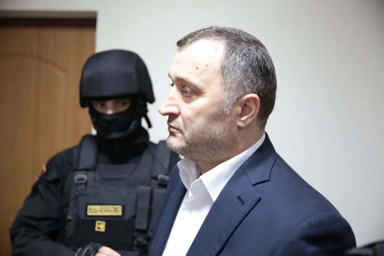 Мать экс-политика Влада Филата Мария Филат дала понять, что знает об освобождении сына. 