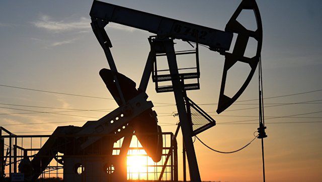 Мировые цены на нефть в четверг утром снижаются в рамках коррекции.
