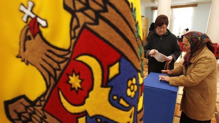 Опрос: 31.7％ выступают за смешанную систему, а 18.5 % за одномандатную.